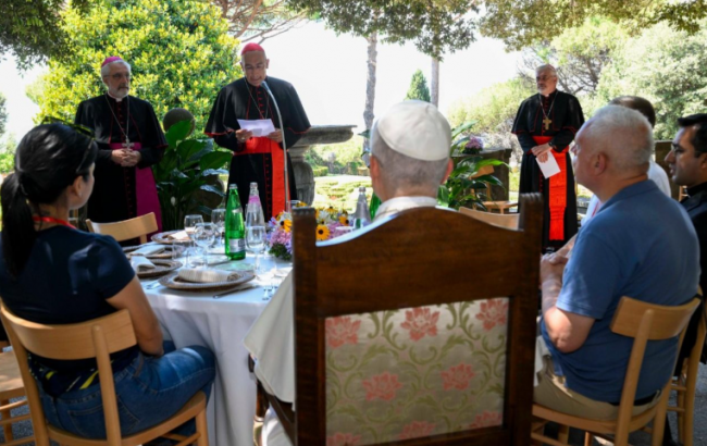 À mesa com os últimos: no encontro com o outro revela-se o rosto do Evangelho