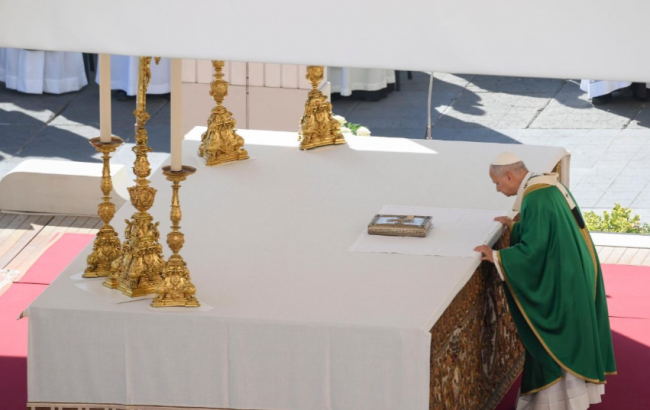 Papa aos consagrados: espalhar o oxigênio do amor; os modismos paralisam a alma