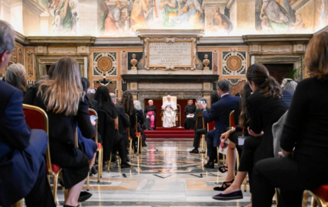 O Papa: a autoridade não se baseia em cargos e títulos, mas na liberdade de servir