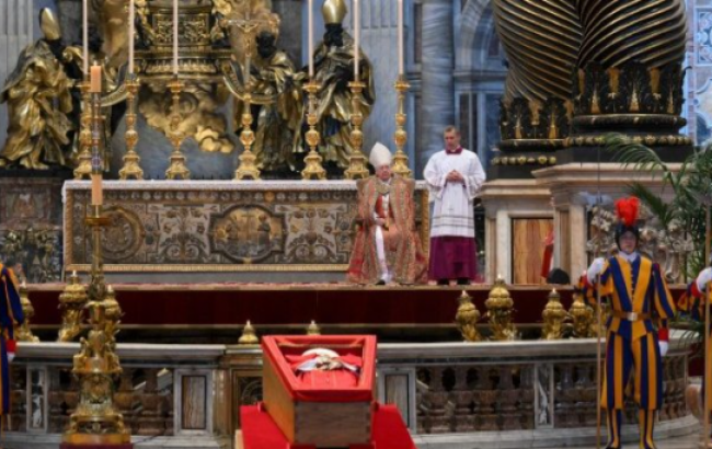 Em 25 de abril, o rito de fechamento do caixão do Papa Francisco