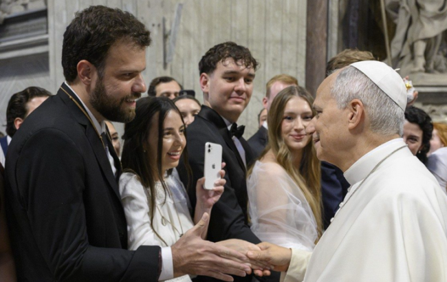 Como ser uma família santa? O Papa responde a um casal de brasileiros em lua de mel