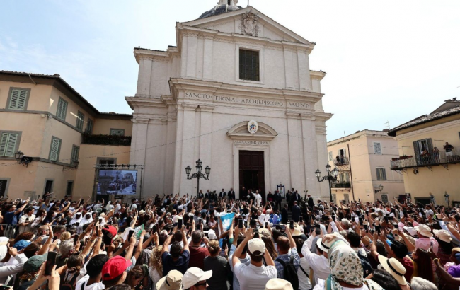 O Papa: missas de agosto em Assis, Rimini e duas vezes em Castel Gandolfo
