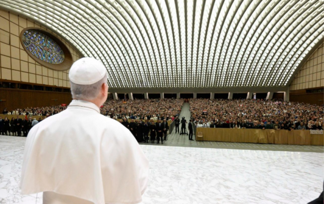 Papa: Deus fala através da Bíblia, é importante interpretá-la sem fundamentalismos