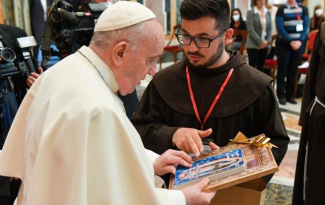 Papa: a comunicação deve ajudar a construir fraternidade